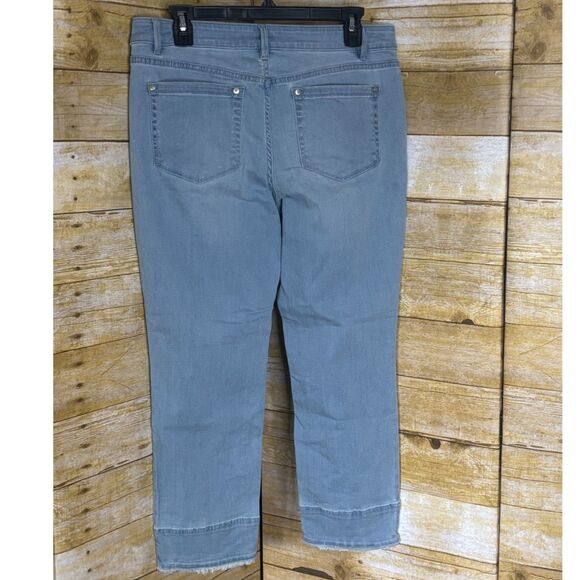 J.JILL DENIM AUTHENTIC FIT CROPPED CASUAL EVERYDAY WEAR FRAYED JEANS SIZE 8 - Picture 2 of 3